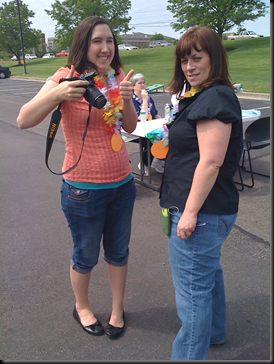 Sarah and Ashley give the thumbs up!